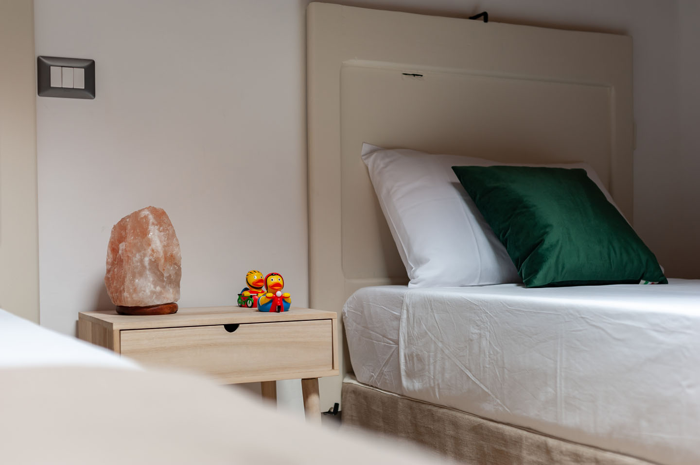 Bed & box gallery image